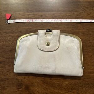 Hobo Halo Wallet in Cream